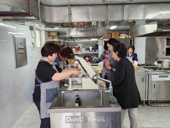 봉화군여성단체협의회, 부자·조손가정 반찬봉사 펼쳐