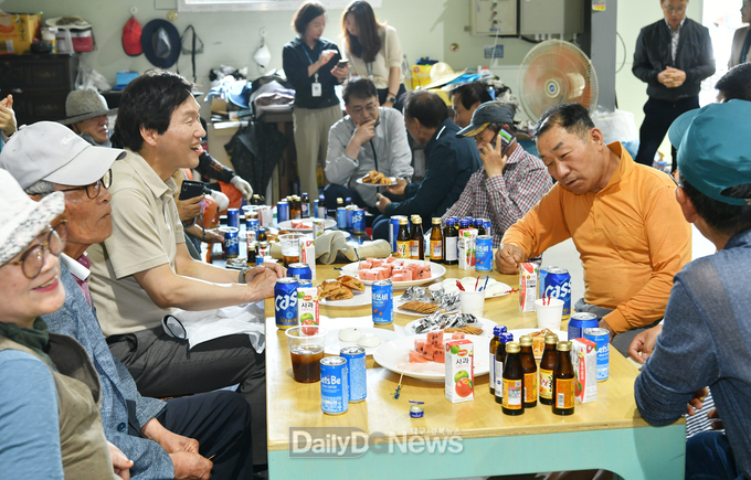 조현일 경산시장, 모내기 철 영농 현장 방문 농업인 애로사항 청취 및 격려