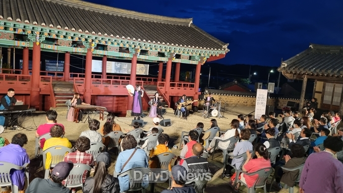 군위군 의흥면, 퓨전국악 이어랑의 환상적인 공연으로 주민들 감도 선사