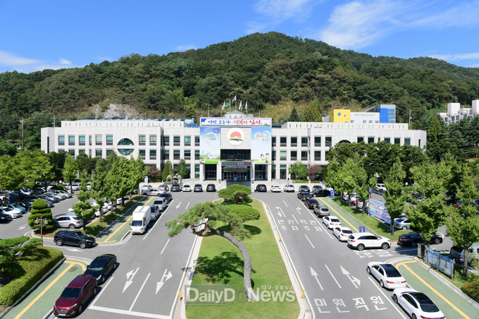 사진은 김천시청 전경