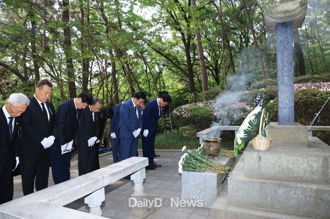 대구 수성구. 제68회 현충일, 나야 대령 기념비 참배 모습. (사진=수성구 제공)