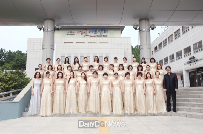 ‘행복북구합창단’ 단체기념 사진. (사진=행복북구문화재단 제공)