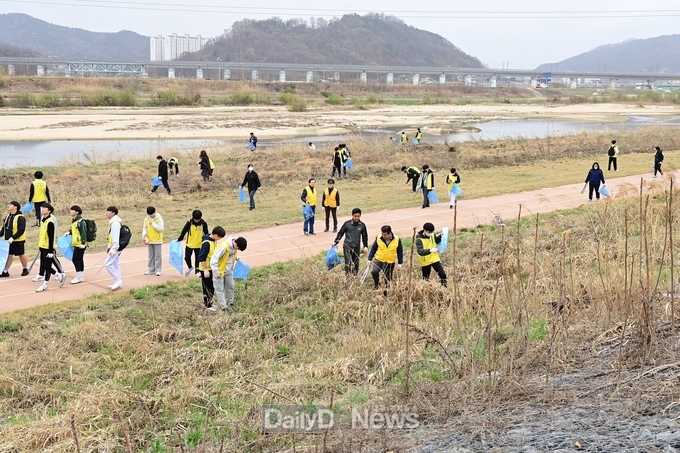 시민의 자발적인 청결 운동으로 선진 청소행정 구현!