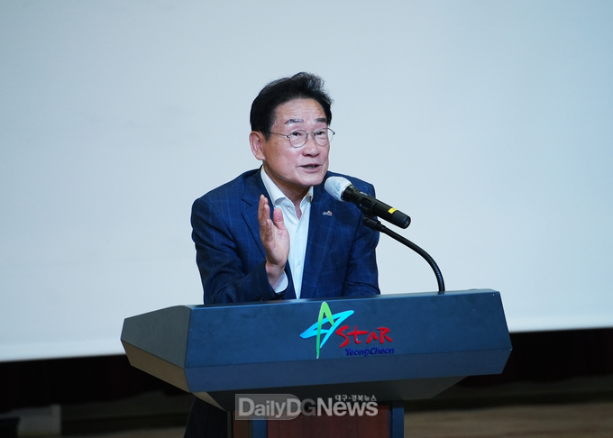  영천시니어클럽, 2023년 노인일자리 사업 소양교육 실시(최기문 영천시장이 23일 평생학습관에서 열린 2023 노인일자리 사업 참여자 소양 교육에 참석해 모두 발언을 하고 있다