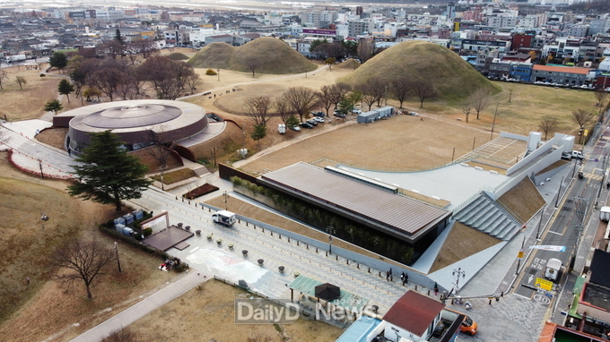 오는 30일 정식 개관할 ‘금관총’과 ‘신라고분정보센터’ 모습.