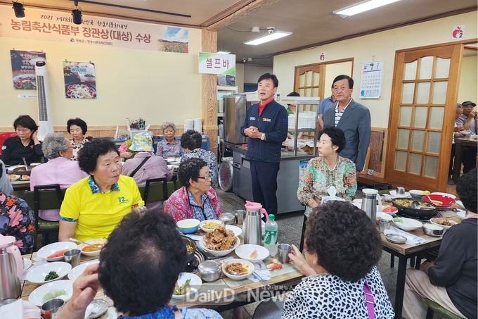 청송읍 지역사회보장협의체, 지역 어르신과 행복한 점심 나들이