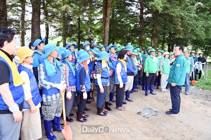 타시군 단체와 자원봉사자들의 문경에서 호우 피해 복구 구슬땀!