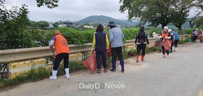 사)고령군종합자원봉사센터, 문경에서 수해복구 지원 구슬땀