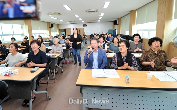 군위군여성평생교육대학 통해 지역과 함께 성장