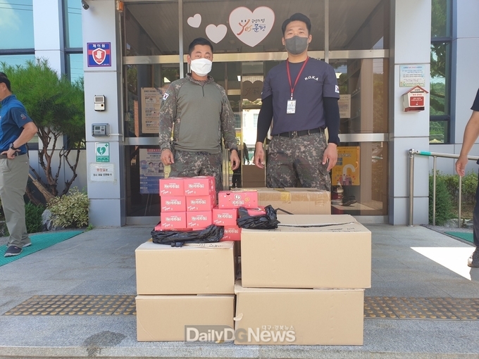 이상진 문경시 전 시의원 군장병에 위문품 전달