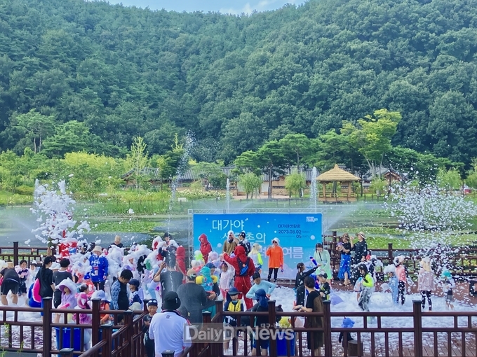 여름 무더위 날릴, 대가야 생활촌의 화려한 여름 개막