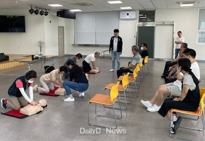 대구도시개발공사. 찾아가는 심폐소생술 교육 진행 모습. (사진=대구도시개발공사 제공)