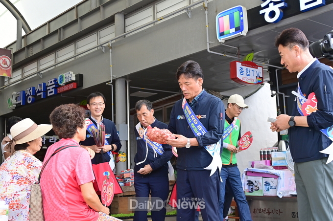 청송군, 폭염대비 안전예방 캠페인 연계해 장보기 행사 펼쳐