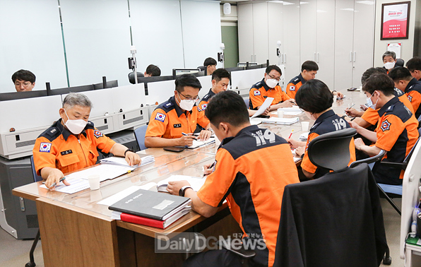 대구소방안전본부 태풍 '카눈' 상황판단회의 개최 모습. (사진=대구소방안전본부 제공)