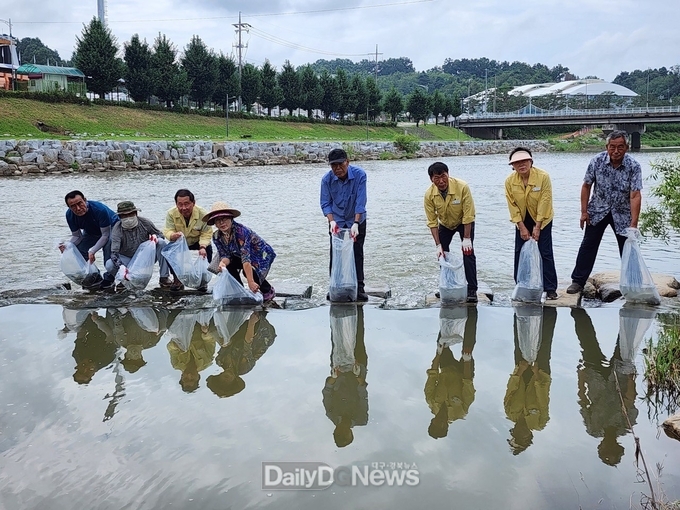 붕어, 잉어, 메기 치어 방류로 생태계 보전 및 수산 자원 보존