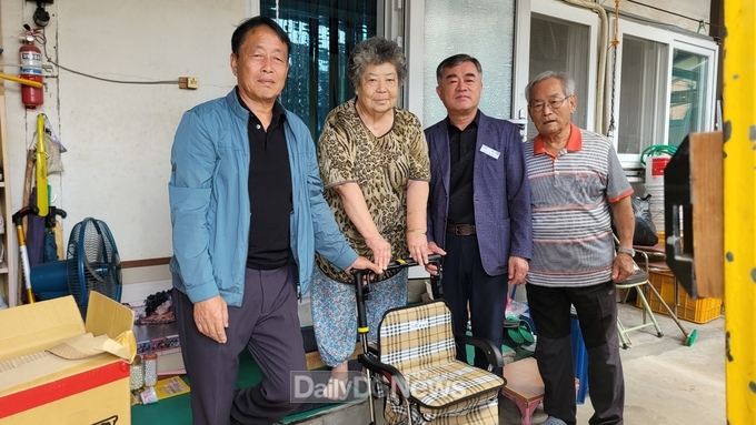봉화읍, 보행 어려움 겪는 어르신에 ‘실버카’ 지원