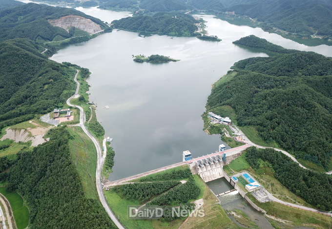 영주 다목적댐이 22일 환경부 최종 준공승인을 받았다(댐전경).