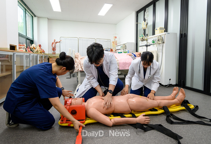 영진전문대학교가 2024년도에 신설할 응급구조과 관련 실습 모습. (사진=영진전문대 제공)