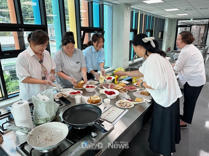 학부모 회장단 시설 견학 및 쿠킹클래스 특강 진행