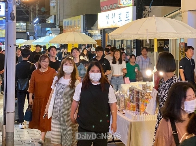 지난 5월 재개장 당시 불금예찬 야시장 모습