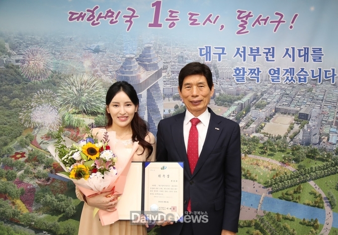 가수 천단비 달서구 홍보대사 위촉식 모습. (사진=달서구 제공)