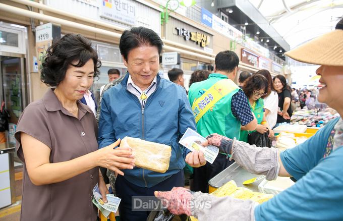 성주군, 추석맞이 전통시장 장보기 및 물가안정 캠페인 개최