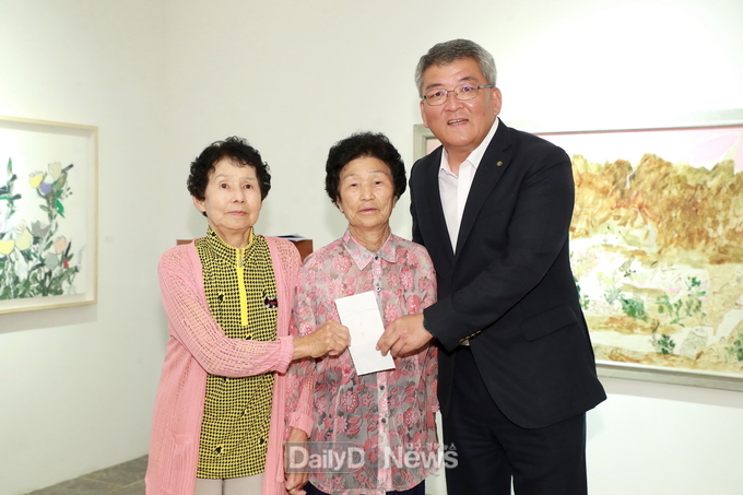 예천군, 신풍미술관 그림학교 할머니 불우 이웃 성금 기부