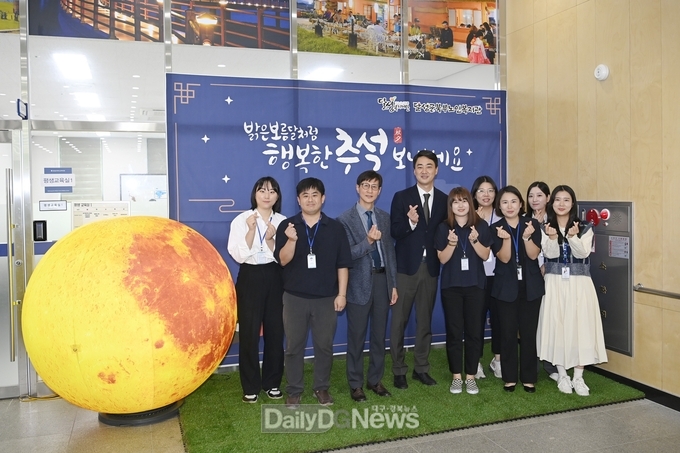 최재훈 달성군수가 27일 추석을 맞아 달성군 북부노인복지관을 방문하고 있다. (사진=달성군 제공)