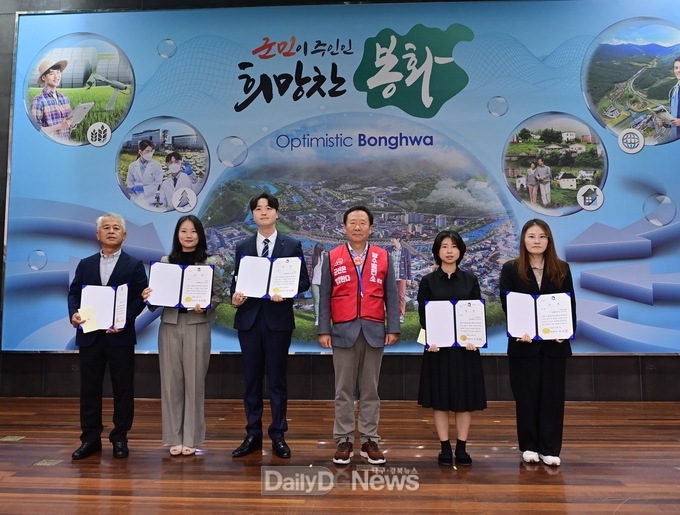 . 봉화군, 적극행정 우수공무원 5명 선발(왼쪽부터 김성오, 김태경, 황무섭, 석푸름, 양가인).