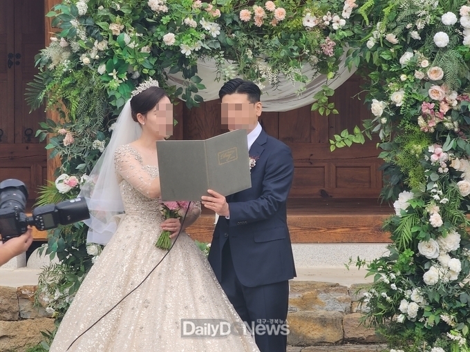 청명한 가을날 성주 청휘당에서 진행된 작은 결혼식!