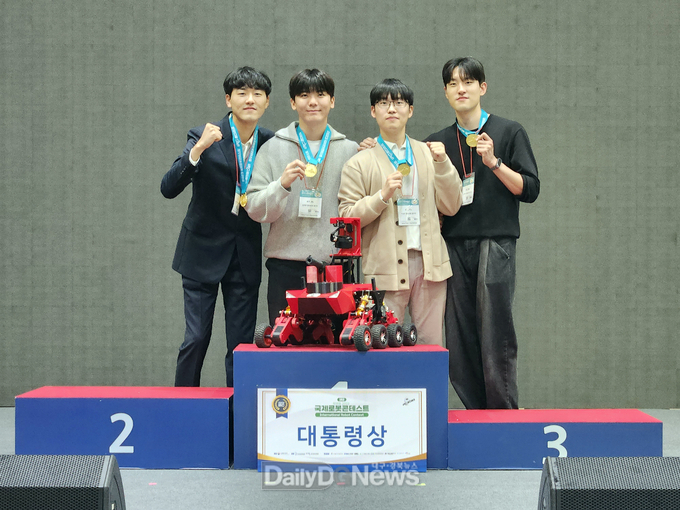 금오공대 제공) 왼쪽부터 이장협, 김재원, 이성우, 이영준