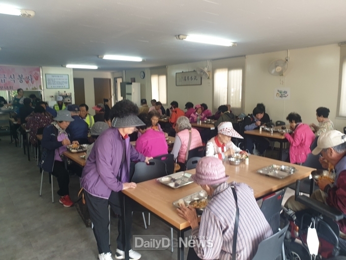 압량읍새마을부녀회, 보은의 집 무료 급식 봉사활동 실시