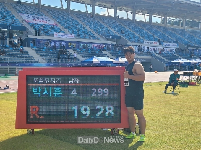 (포환던지기 남고부 한국신기록을 기록한 박시훈(금오고) 선수 