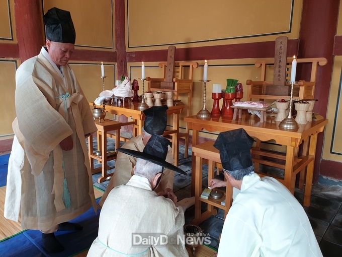 구미시 전통문화유산 금오서원, 추계향사 봉행