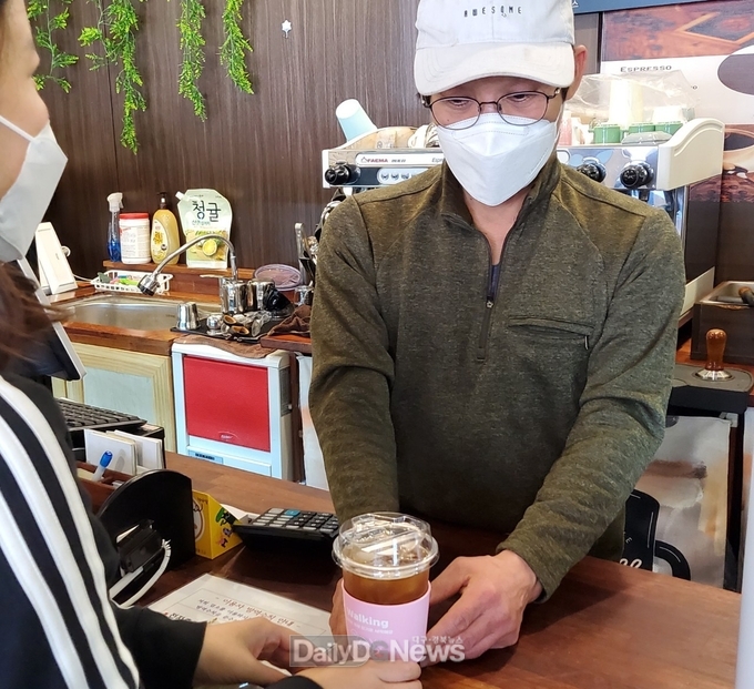 영양군보건소, 소상공인 카페 건강 컵홀더 지원