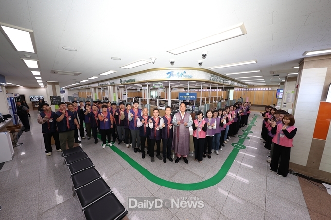 상주시 종합민원실, 우리 전통한복 입고 근무