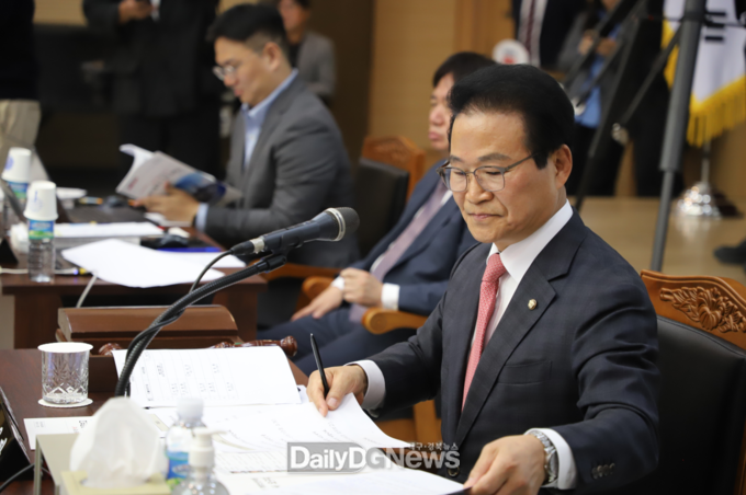 2023년도 국회 행정안전위원회 대구시청 국정감사에서의 김용판 의원. (사진=이준호 기자)