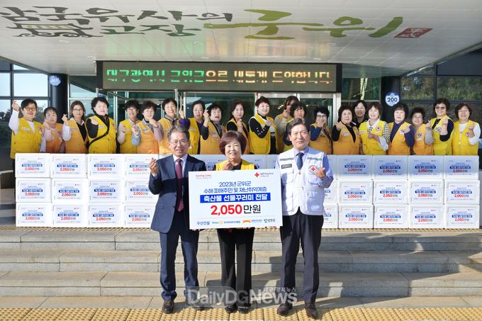 봉사자 30여명, 관내 204가구 대상 2,050만원 상당 축산물 꾸러미 전달
