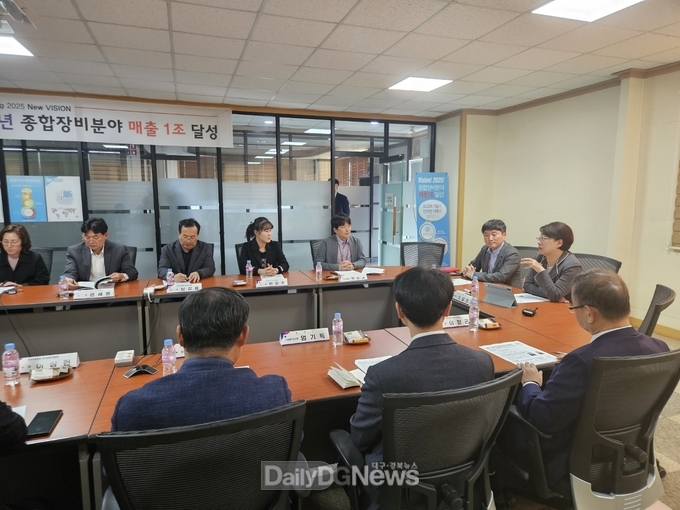 경북도 이달희 경제부지사, 구미 탑엔지니어링 방문 임직원 격려