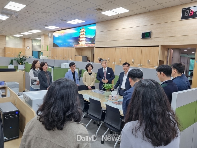 홍성구 시장 권한대행, 민원실 직원과 대화의 시간 가져