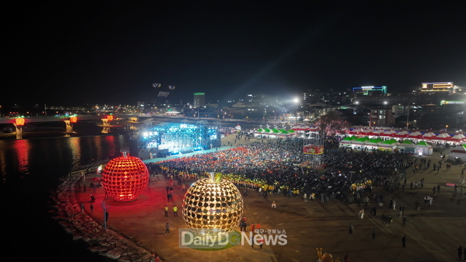 청송사과축제 연일 금빛향연 ‘관광객 북적’