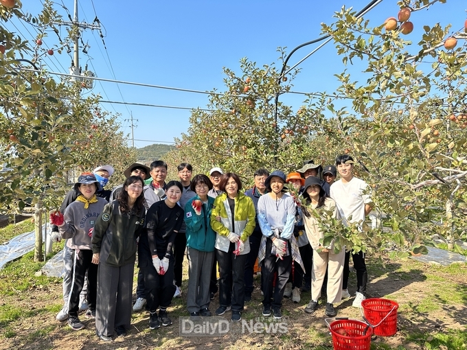 군위군 가을철 농촌일손돕기 실시