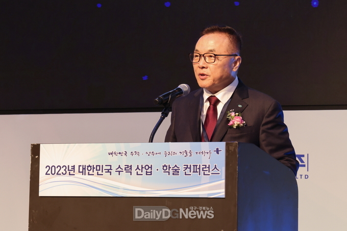 황주호 한수원 사장이 축사를 전하고 있다.