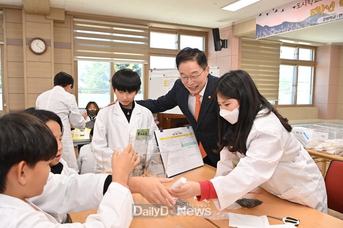 작은 학교 환경을 큰 학교가 공유하는 프로그램 운영
