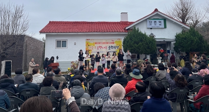 제5회 단촌역 은행나무 문학광장 시낭송회 개최
