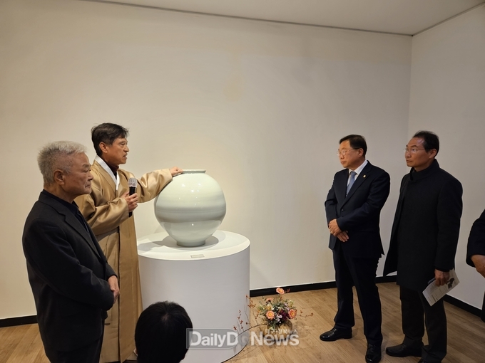 도 무형문화재 김영식 사기장 전시회 개최