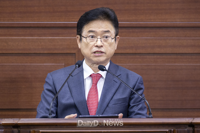 시정연설하고 있는 이철우 도지사