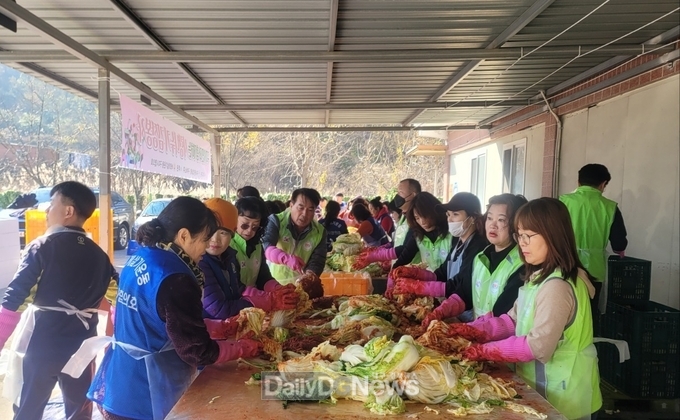 구미사랑기업사랑&구미버스(주), 김장 김치 600kg 전달