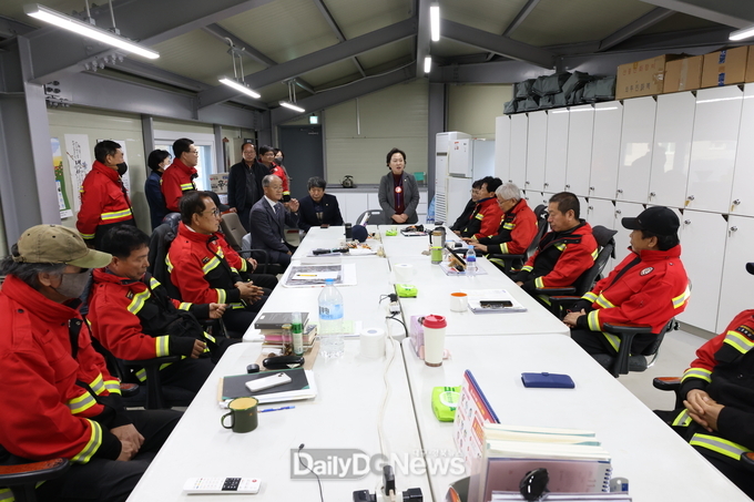 봉화군의회, 산불전문진화대 노고 격려 방문