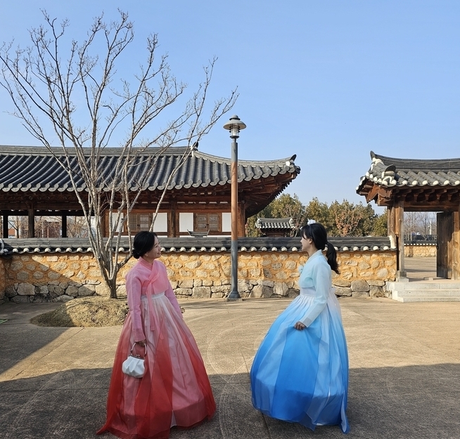 경상감영공원에서 우리 가족 인생사진 찍자